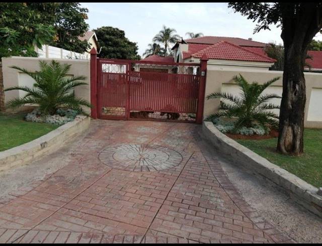 7 BEDROOM HOUSE FOR SALE IN CLAYVILLE